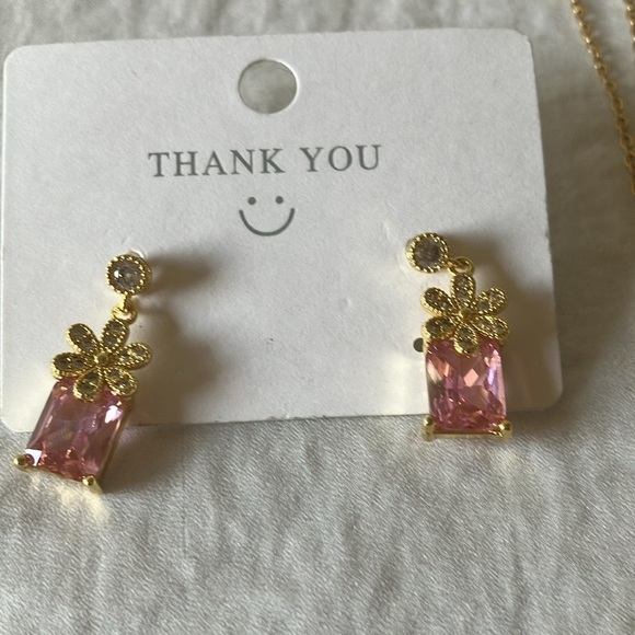Unbranded: Gold tone Pink Gem with Daisy Rhinestone earrings & necklace - Picture 9 of 12